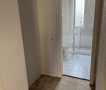 Mitten in der Stadt neu renoviert, kleiner Balkon! - Photo 3