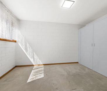 An abundance of natural light with privacy ! - Photo 2