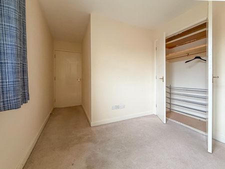 1 BEDROOM APARTMENT - Photo 4