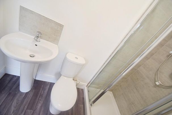 1 bedroom in a house share to rent - Photo 1