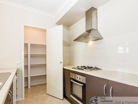 39 Kindred Avenue, Cranbourne North - Photo 5