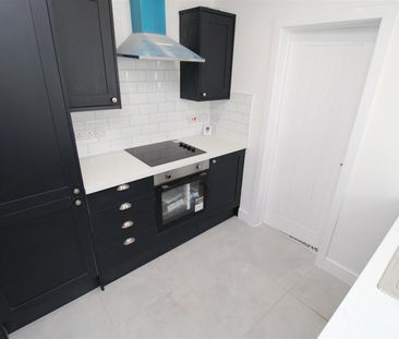 House - Terraced For Rent High Street, Porth - Photo 2