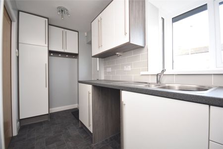 9, Leventhorpe Way, Oulton, Leeds, West Yorkshire, LS26 8NH - Photo 5