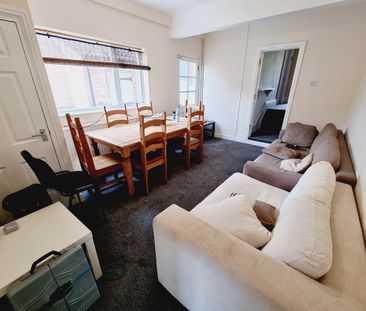 6 Bed Student Accommodation - Photo 6