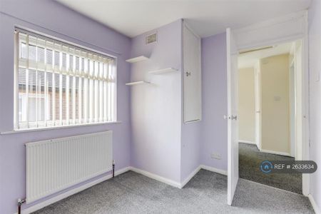 3 bedroom semi-detached house to rent - Photo 5