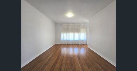 DELIGHTFUL 2 BEDROOM UNIT IN SEASIDE LOCATION! - Photo 5