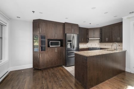 880 Rue St-Antoine E. - Photo 3