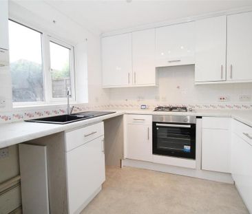 3 bedroom semi-detached house to rent - Photo 6