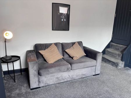 Cross Henley Road, Bramley, Leeds - Photo 3