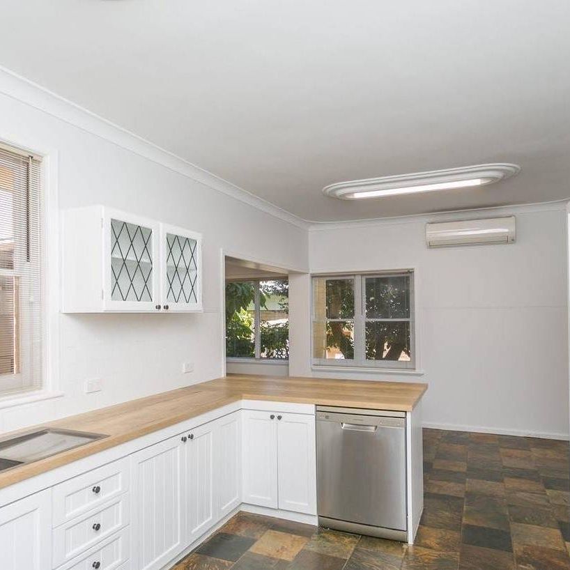 Spacious Doubleview Family Home - Photo 1