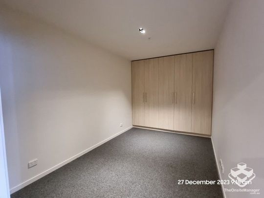 HEART OF NEWSTEAD 3BED 2 BATH 2 CAR - Photo 1