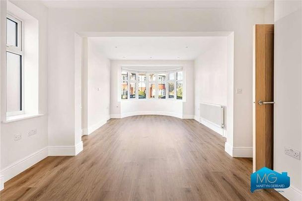 Hyde Park Avenue, London, N21 - Photo 1