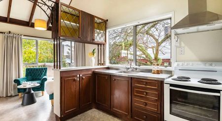 Cozy Renovated Home – Top School Zone - Photo 4