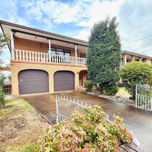 Impressive five-bedroom family home - Photo 3