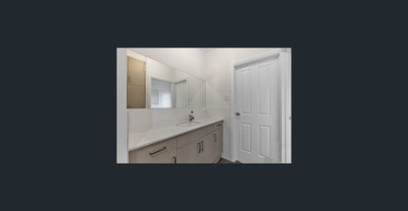 BEAUTIFUL MODERN HOME IN CONVENIENT LOCATION! - Photo 2