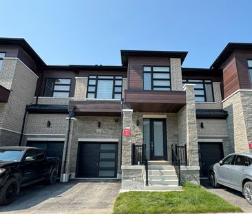 For Lease - 36 Van Wart Street, Whitby, Ontario - Photo 4