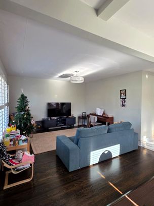 For Lease - 621 Wychwood Street, Oshawa, Ontario - Photo 1