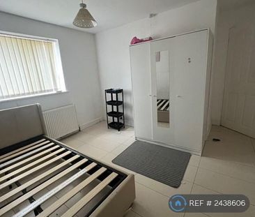 3 bedroom semi-detached house to rent - Photo 6