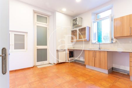 House for Rent on General Vives Street - Photo 3