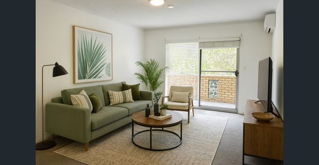 Bright & Airy Apartment in convenient location - Photo 1