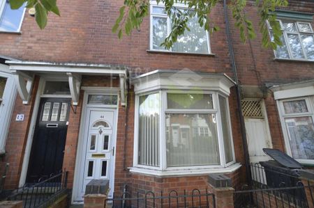 3 bedroom terraced house to rent - Photo 5