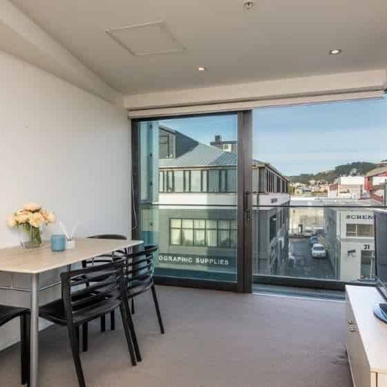 Fully Furnished Central 3 Bedroom - Photo 1