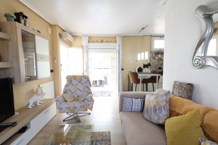 Bungalow con solarium privado en Playa Flamenca. Temporada baja y Vacacional - Photo 2