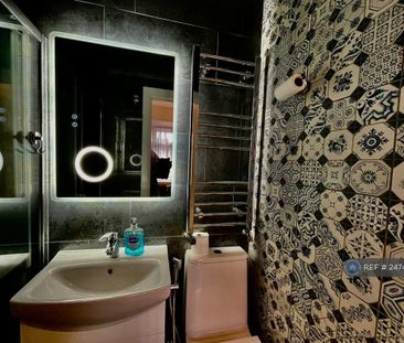 1 bedroom in a house share to rent - Photo 4