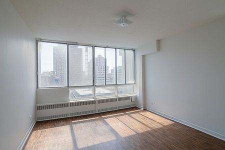 1975 Maisonneuve Blvd West, Montréal, QC - Photo 2