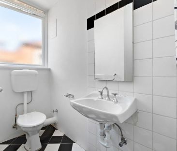 Smart One-Bedroom Living in the Heart of South Yarra - Photo 4