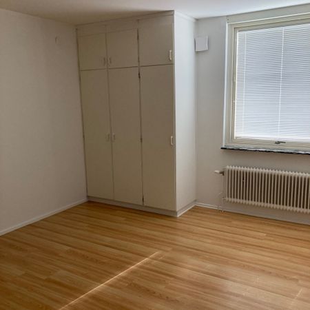 Delvis möblerat rum till kvinnlig student - Photo 3