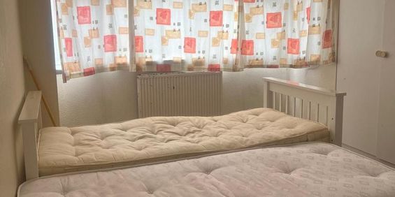 1 bedroom in a flat share to rent - Photo 3