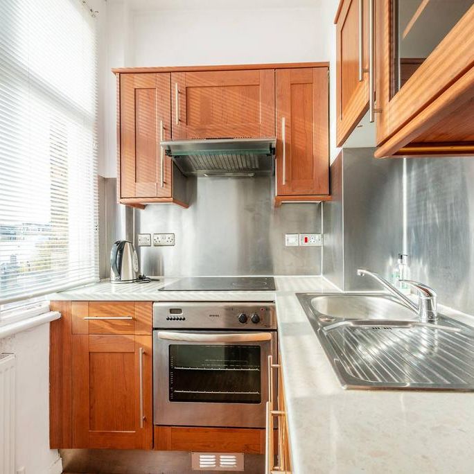 Studio to rent - Photo 1