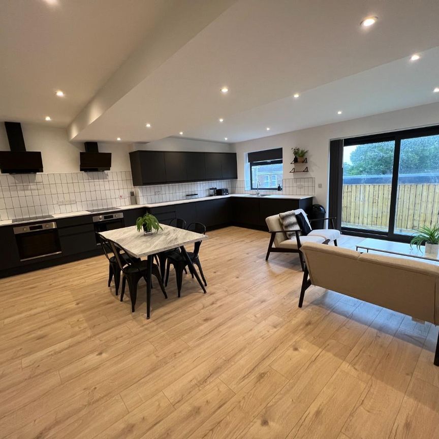 Courtney Road, Kingswood - Photo 1