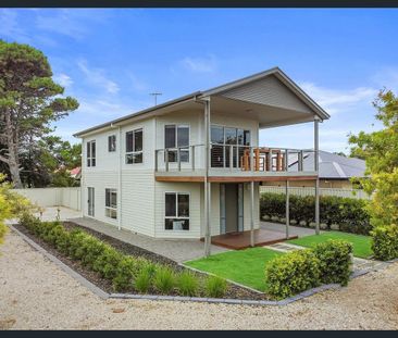 Beautifully presented, semi-furnished, coastal home - Photo 6