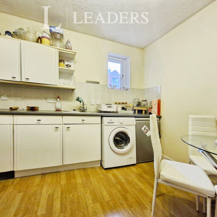 2 bedroom flat to rent Gosport Town Centre - Photo 1