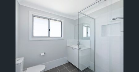 Brand new low maintenance with solar home ready to move into asap - Photo 3