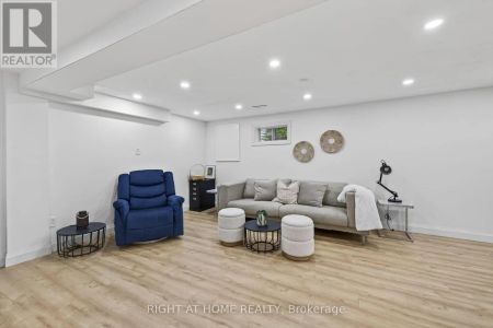 16 MAYVERN CRESCENT - Photo 2