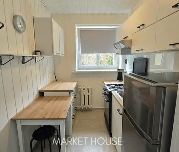 Centrum! Duża kawalerka z balkonem i parkingiem. - Photo 4