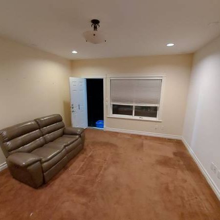 1bedroom/1bath, ground level suite - Photo 3