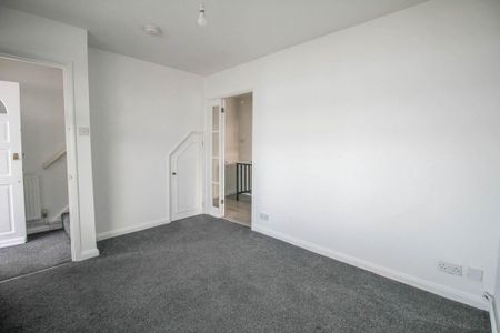 2 bedroom semi-detached house to rent - Photo 5