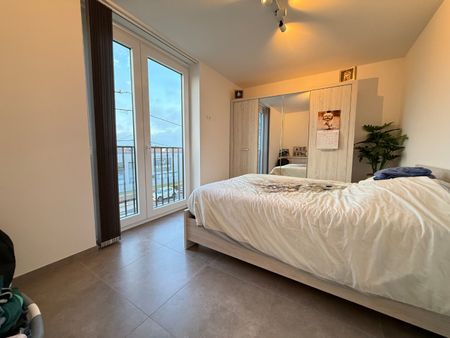 Twee-slaapkamerappartement met ondergrondse autostaanplaats in Meulebeke. - Foto 3