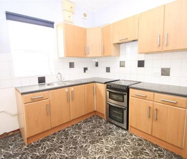 2 bedroom end of terrace house to rent - Photo 4