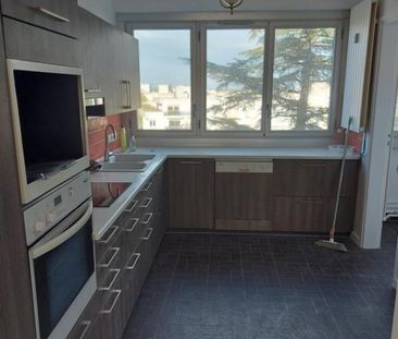 Location Appartement 4 pièces 127m² BORDEAUX 33200 - Photo 4