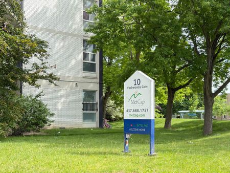 Yorkwoodsgate Apartments — 3 Bedroom - Photo 5
