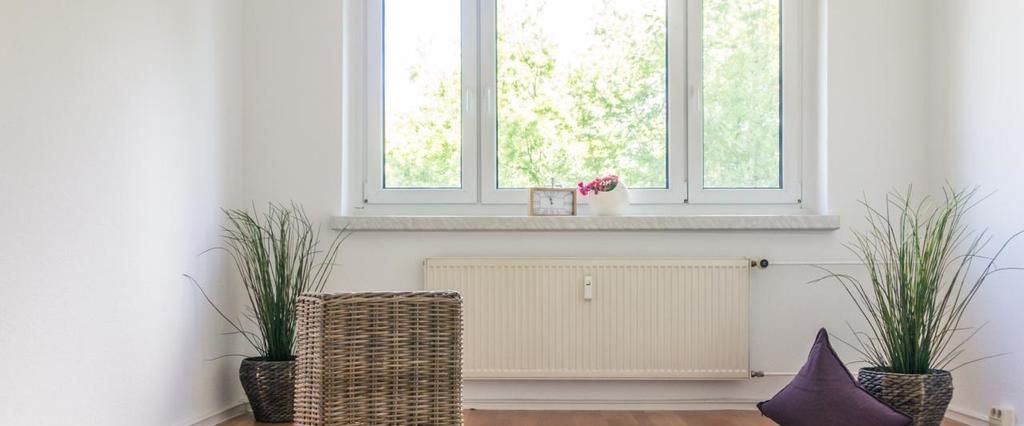 Geräumige 2-Raum-Wohnung mit Einbauküche - Foto 1