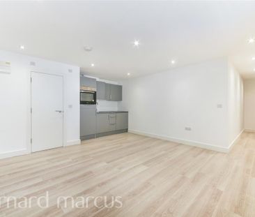 Spencer Road, East Molesey - Photo 3