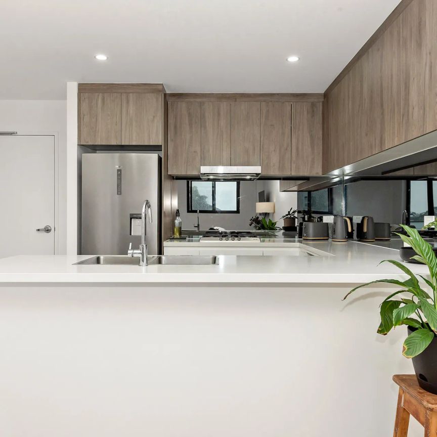 Stylish 2 Bedroom Unit in Excellent Location! - Photo 1