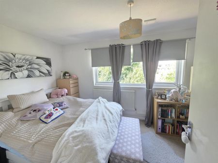 4 Bedroom House To Let - Photo 3