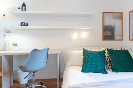 Calle de la Plaza, Madrid, Community of Madrid 28043 - Photo 4